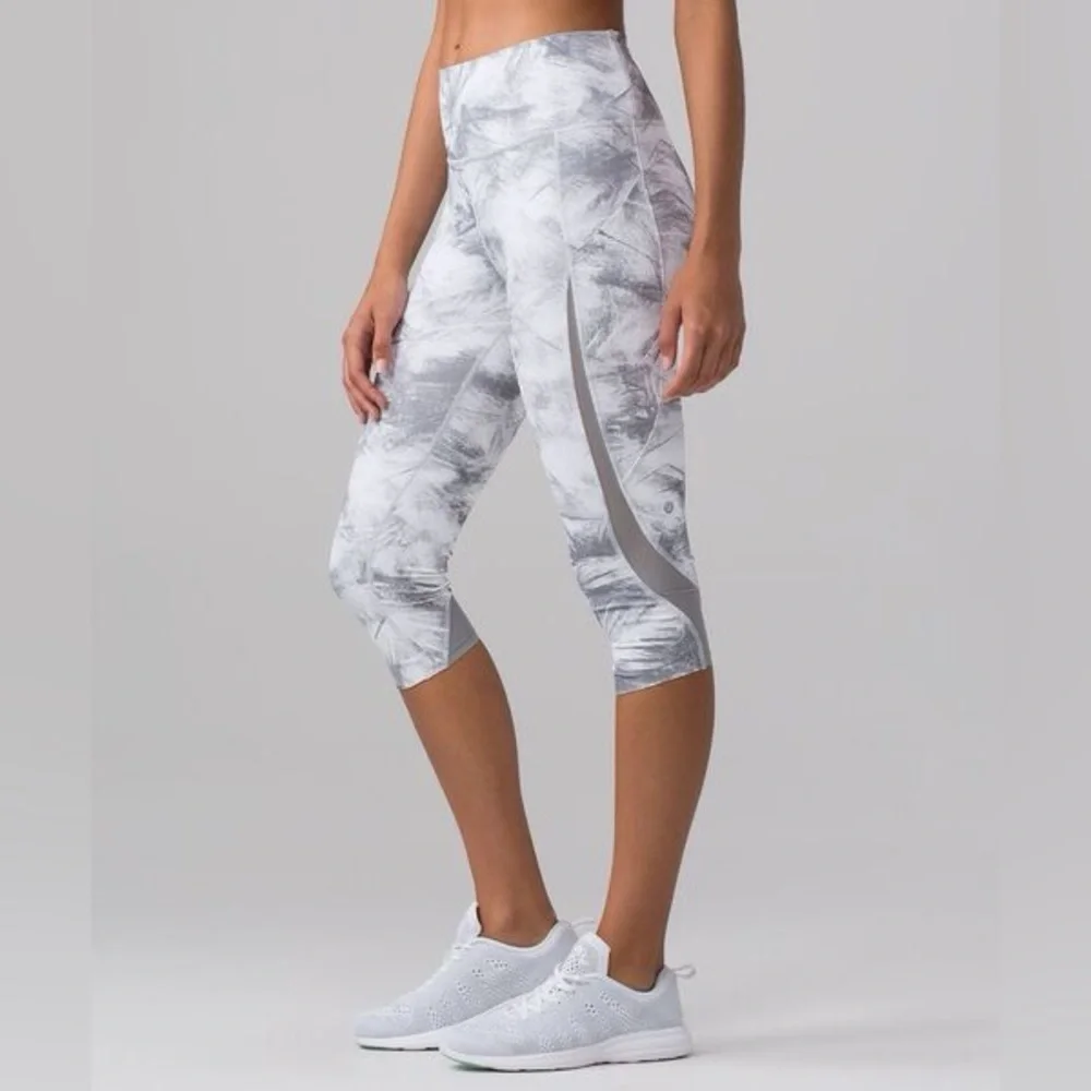 NWOT Lululemon Pace Perfect Cropped leggings white grey breeze high rise size 4